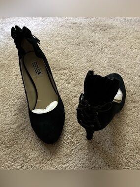 Dolce by Mojo Moxy Black Suede High Heel Pumps with Back Bow Accent